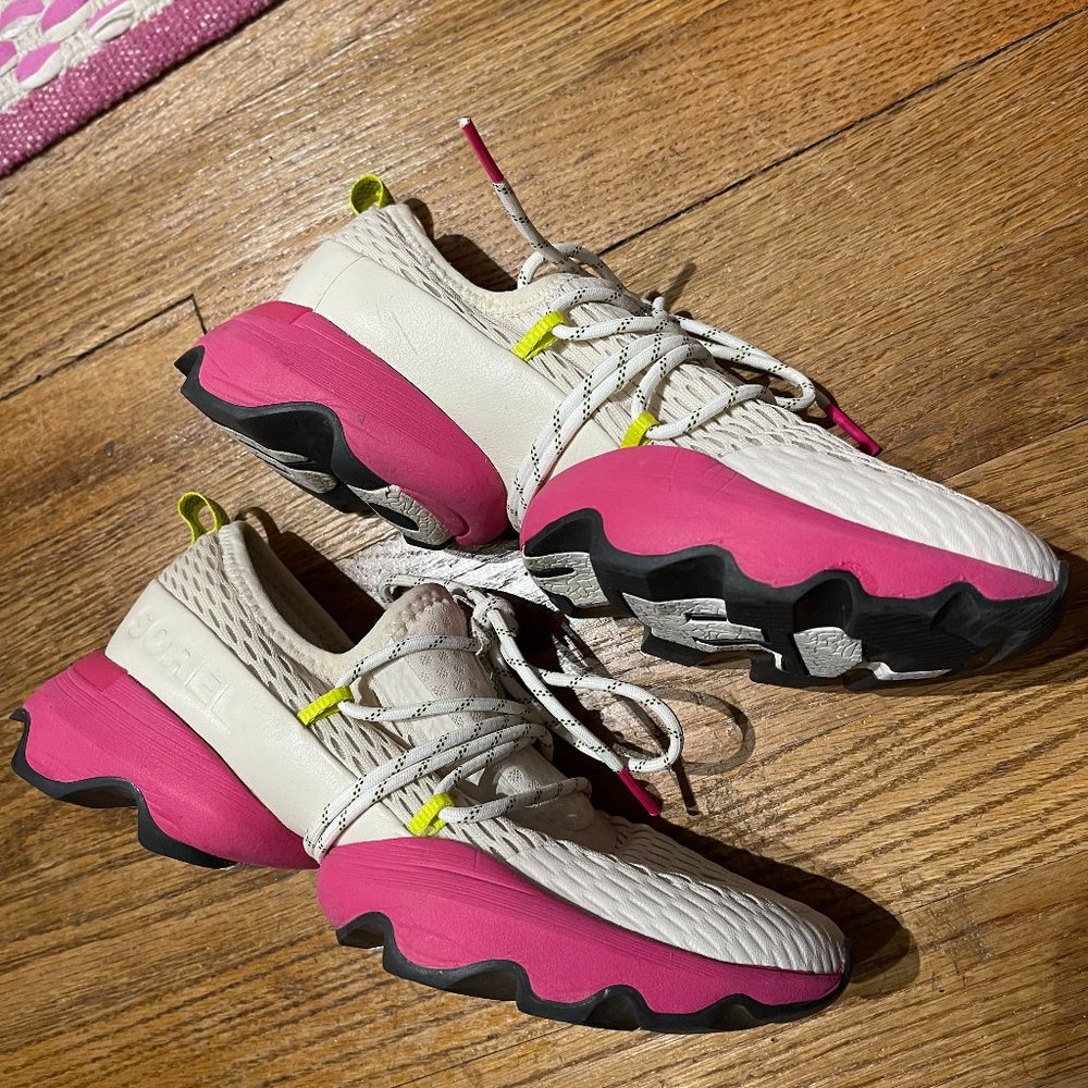 Sorel Kinetic Impact sneaker in Cactus pink / Natural ladies size 6.5